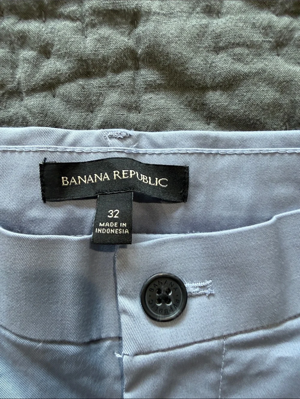 Banana Republic Men’s Light Blue Flat-Front Chino Shorts